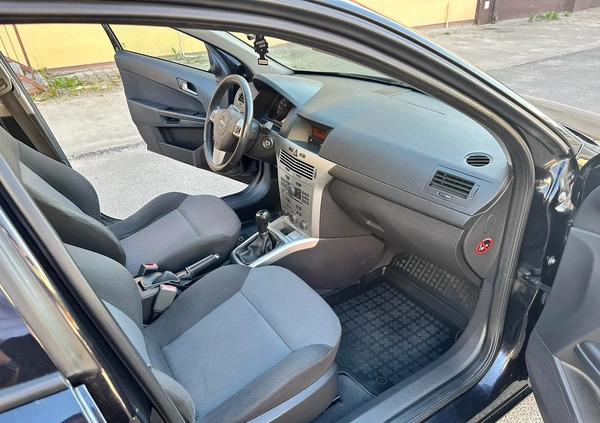 Opel Astra cena 16900 przebieg: 138000, rok produkcji 2010 z Brzozów małe 301